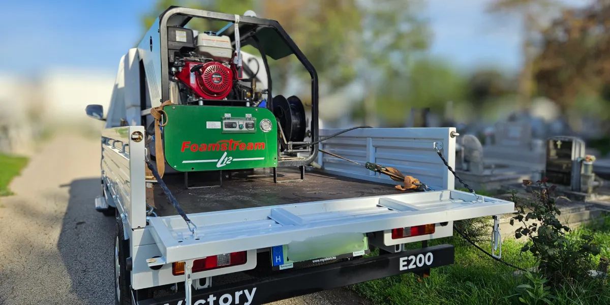 Victory elektromos kisteherautó Foamstream szállítás közben