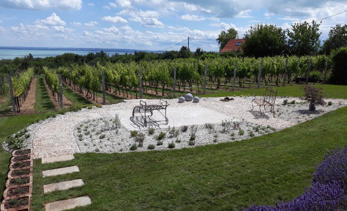 Kertépítés három felvonásban