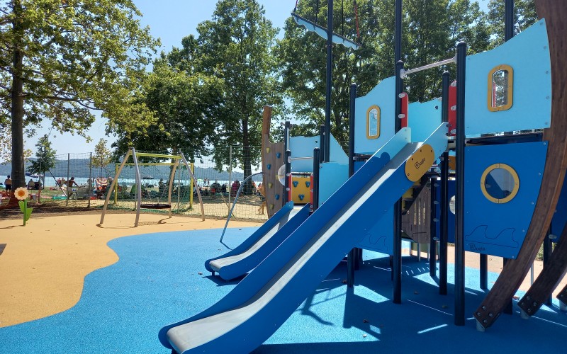 Befogadó játszóteret építettünk Balatonfüreden