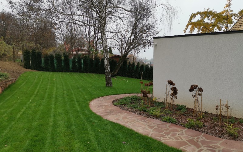 Kis lépések egy nagy kertben