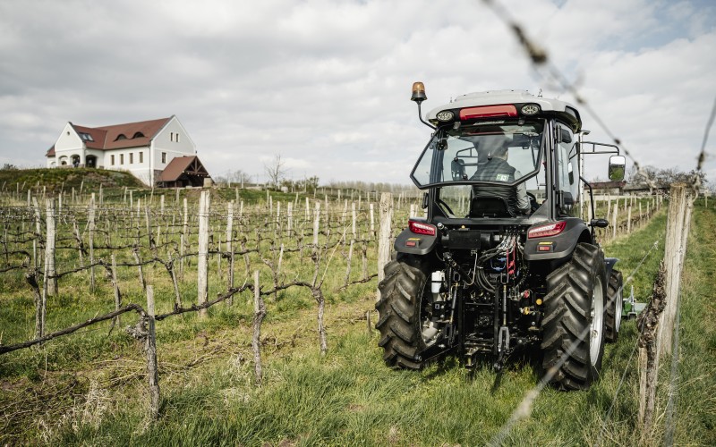 Fotrak traktorok Royal-Kert Kft.