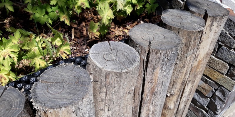 Akác-cölöp támfal S kampóval