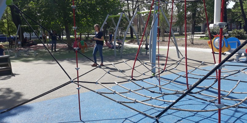 Kötélpiramis a mohácsi játszótéren