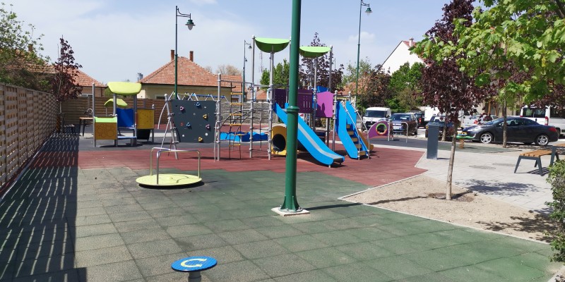 Mórahalom játszótér Buglo játszótéri eszközökkel
