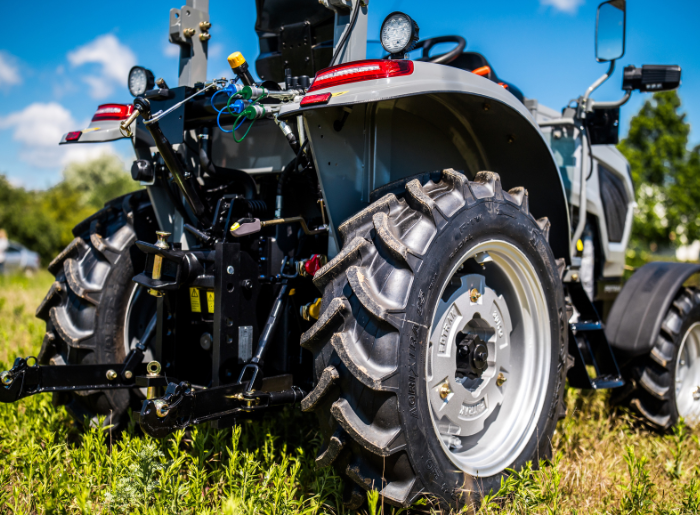 Fotrak ME254R fülke nélküli traktor_10