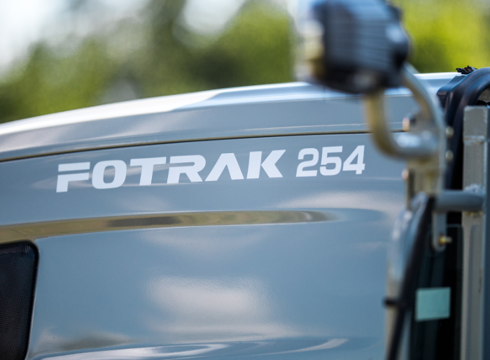 Fotrak ME254R fülke nélküli traktor_8