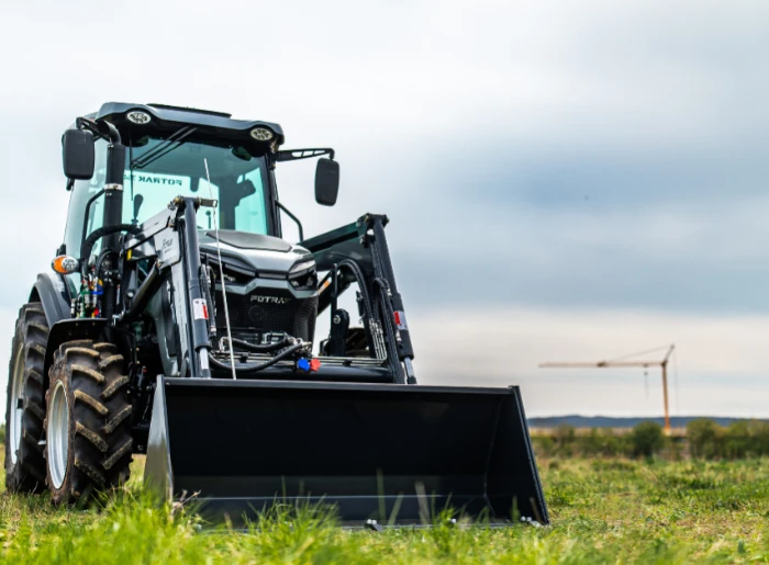 Fotrak MK604C fülkés traktor