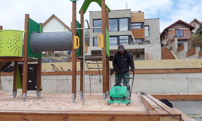 Budaörs - Lejtős, keskeny kert