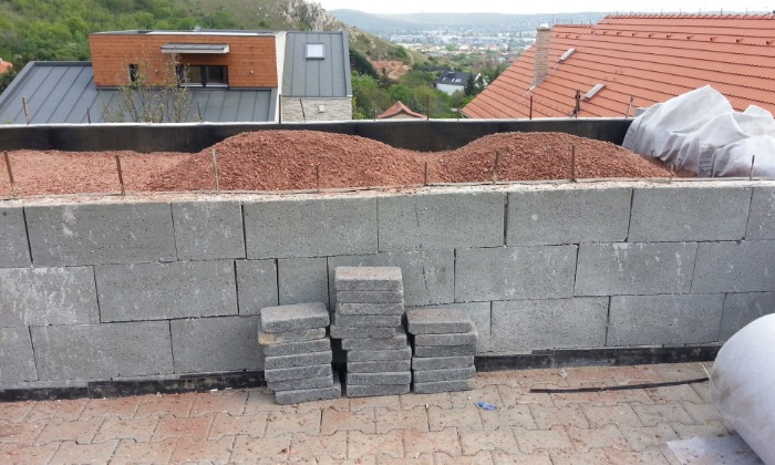 Budaörs - Lejtős, keskeny kert