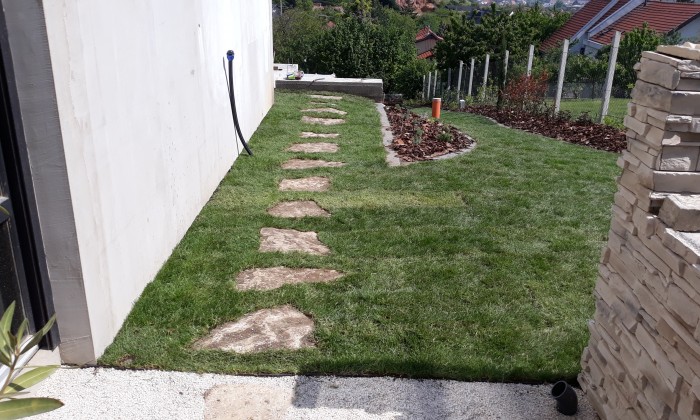 Budaörs - Lejtős, keskeny kert