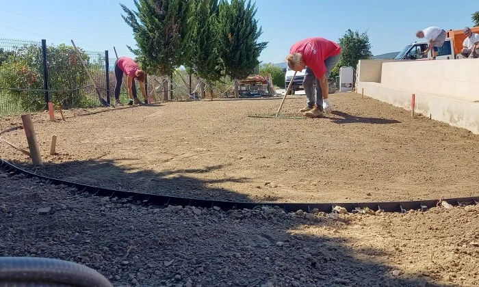 Alsóörs - mediterrán kert gyümölcsössel és óriás borókákkal