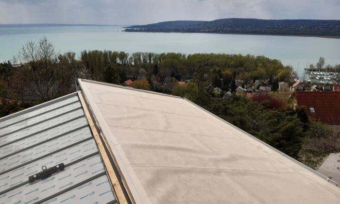 Balatonfűzfő- A lejtőtető