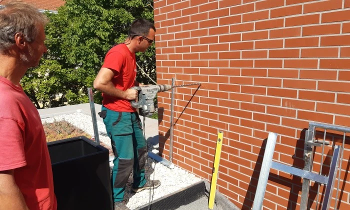 Veszprém- Zöldtető korlátrendszerrel