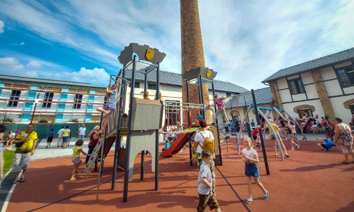 Mohács, Selyemgyár