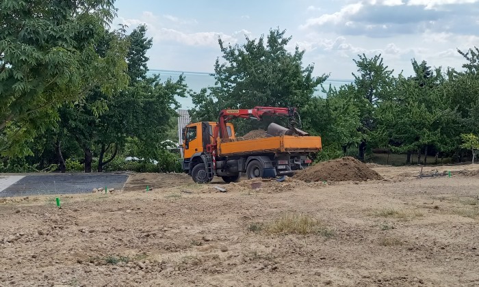 Alsóörs- újdonságok kertje