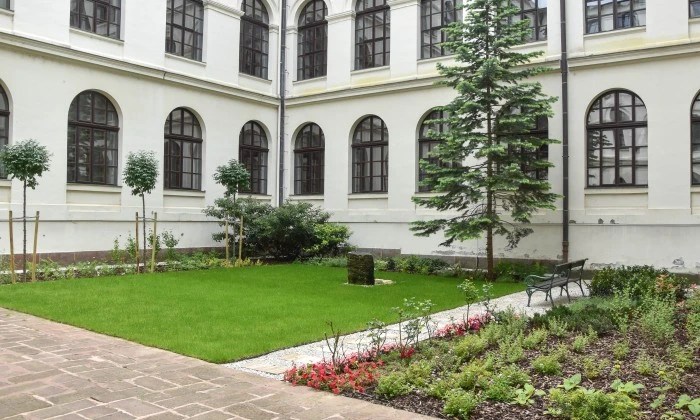 Veszprém, Megyeháza - Közösségi kert