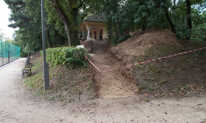Balatonfüred, Kiserdő - Teniszpálya lelátó-kialakítás