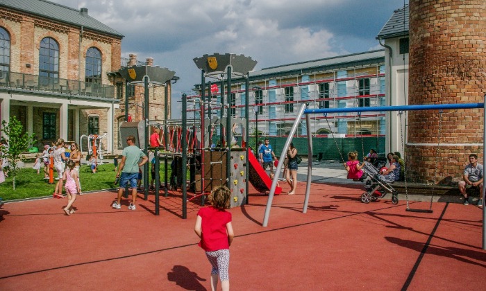 Mohács, Selyemgyár