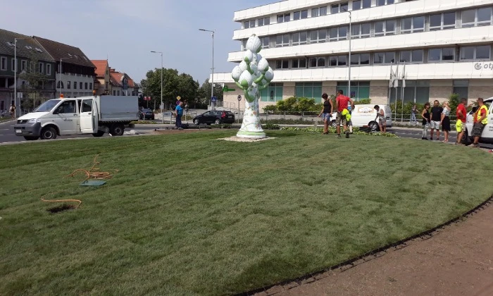 Veszprém, Budapesti út - Körforgalom zöldítése