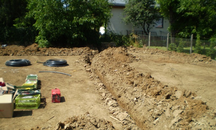 Veszprém - Hosszú kert színes növénysávokkal_6