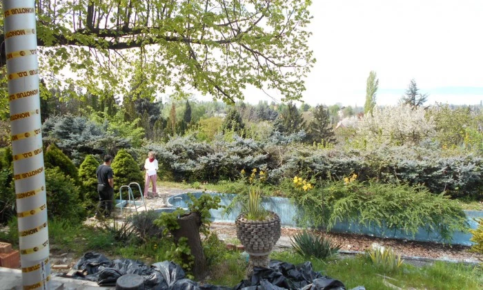 Balatonakarattya - Lejtős villakert_8
