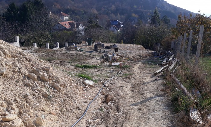 Budaörs - Lejtős, keskeny kert