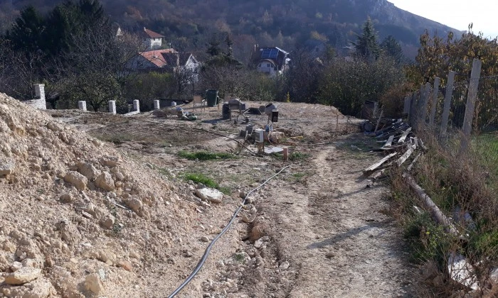 Budaörs - Lejtős, keskeny kert