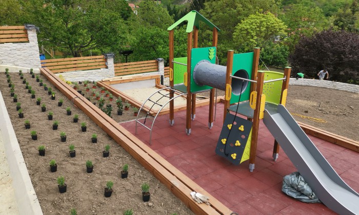 Budaörs - Lejtős, keskeny kert