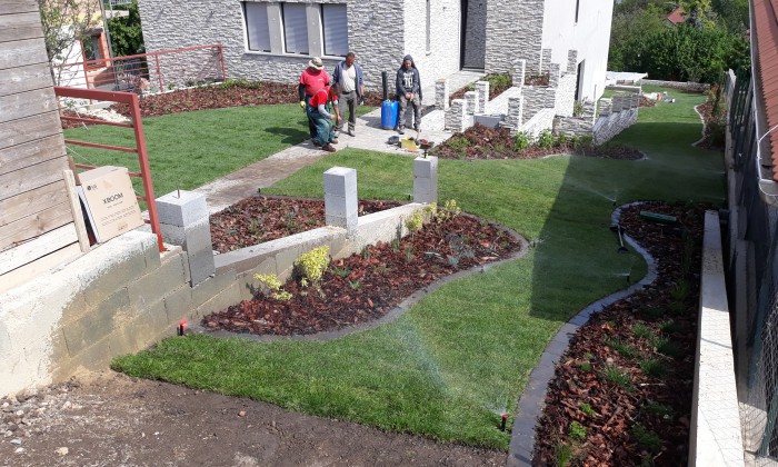 Budaörs - Lejtős, keskeny kert