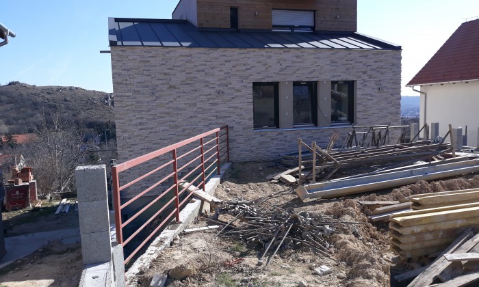 Budaörs - Lejtős, keskeny kert