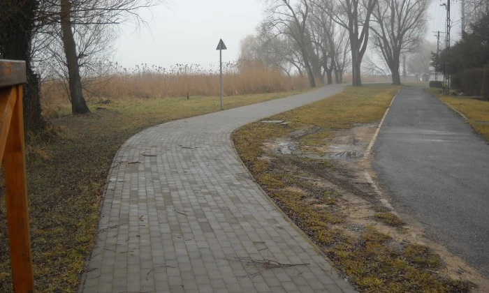 Csopak, Ifjúsági sétány - Fitneszpark és mezítlábas ösvény_1