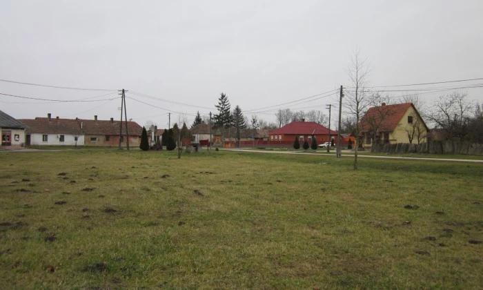Pápasalamon Petőfi tér - Településközponti park_1