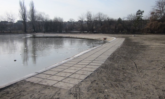 Pétfürdő, Ifjúsági tó - Pihenőpark a tó partján_2