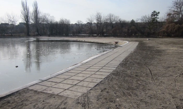 Pétfürdő, Ifjúsági tó - Pihenőpark a tó partján_2