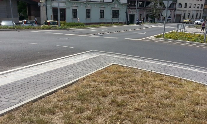 Veszprém, Budapesti út - Körforgalom zöldítése