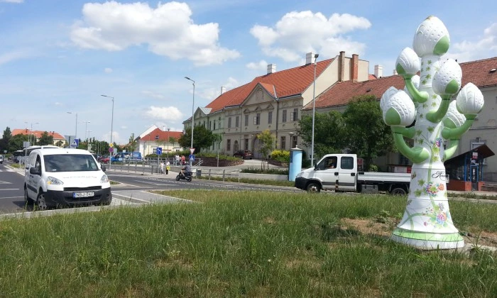 Veszprém, Budapesti út - Körforgalom zöldítése