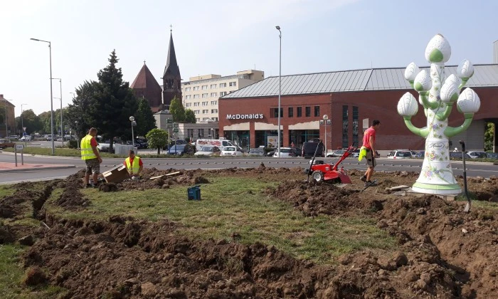 Veszprém, Budapesti út - Körforgalom zöldítése