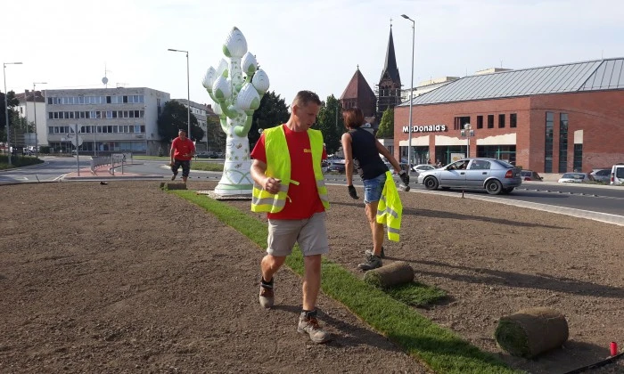 Veszprém, Budapesti út - Körforgalom zöldítése