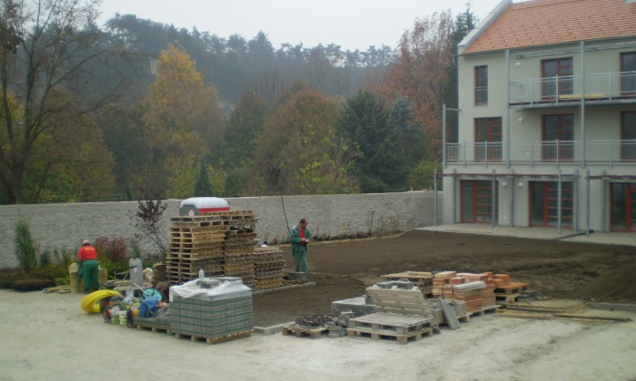 Veszprém, Eszterházy-udvar - Közösségi kert építése_7