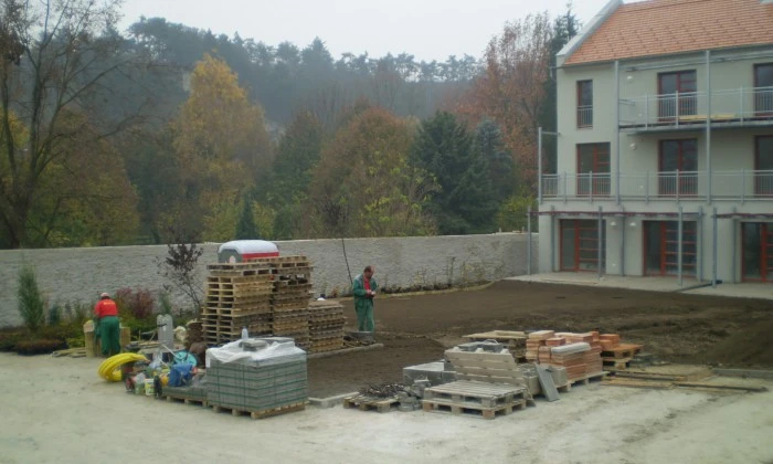 Veszprém, Eszterházy-udvar - Közösségi kert építése_7