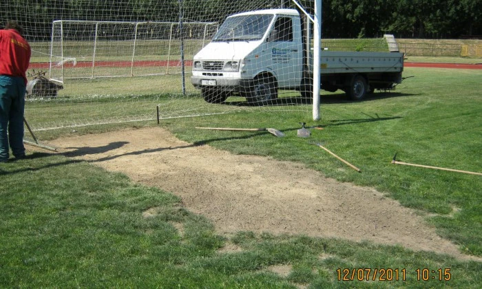 Veszprém, Stadion futballpálya - Gyepszőnyegezés_4