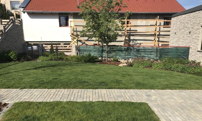 Budaörs - Lejtős, keskeny kert