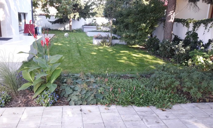 Veszprém - Árnyas kiskert_0