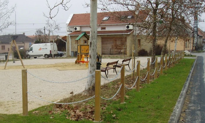 Veszprém - Családi pihenőpark játszótérrel_0