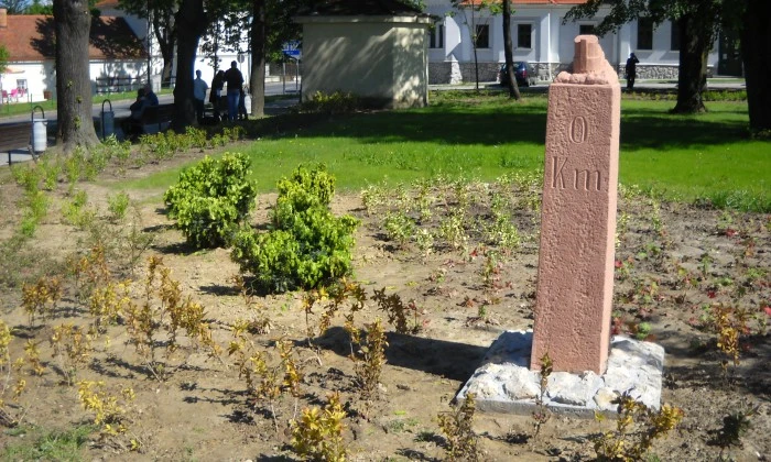 Zirc, Rákóczi tér - Színesítés virágzó szigetekkel_1