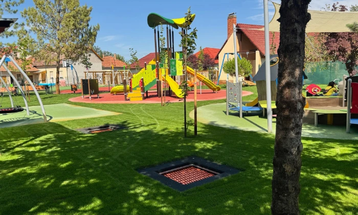 Játszótérfejlesztés Mórahalmon – Royal-Kert & Buglo játszótéri eszközök