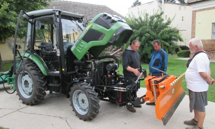 Fajsz, traktor és munkaeszközök