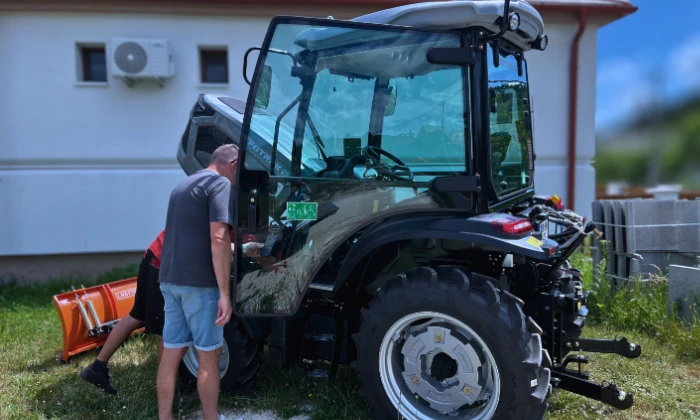 FOTRAK ME254C traktor átadása Magyarpolány Önkormányzatának