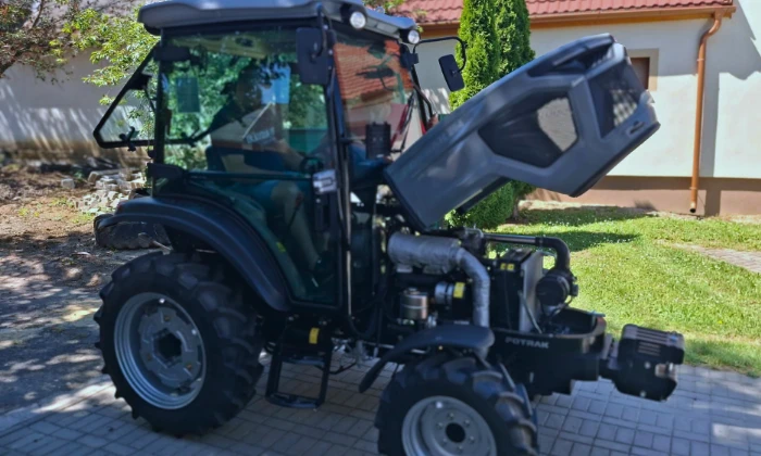 FOTRAK ME254C traktor átadása Sümegprága Önkormányzatának