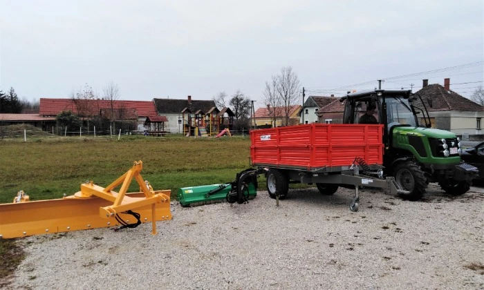 Kerkáskápolna, traktor és munkaeszköz